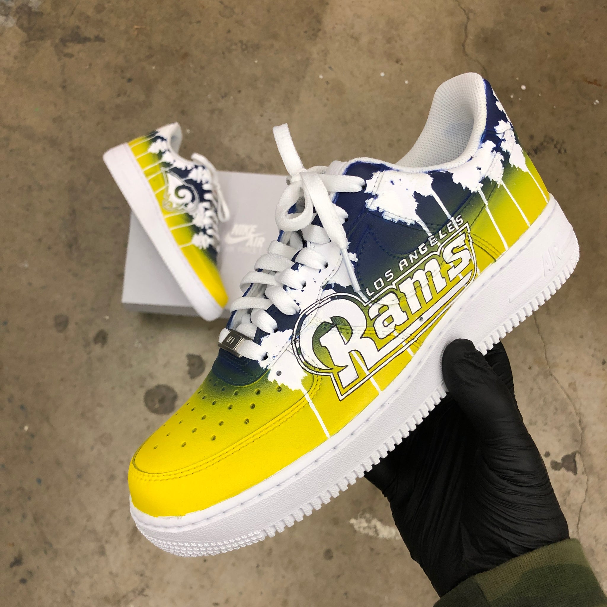 Opknappen Knorretje Een centrale tool die een belangrijke rol speelt Custom Hand Painted Football Los Angeles Rams Nike Air Force 1 Low – B  Street Shoes